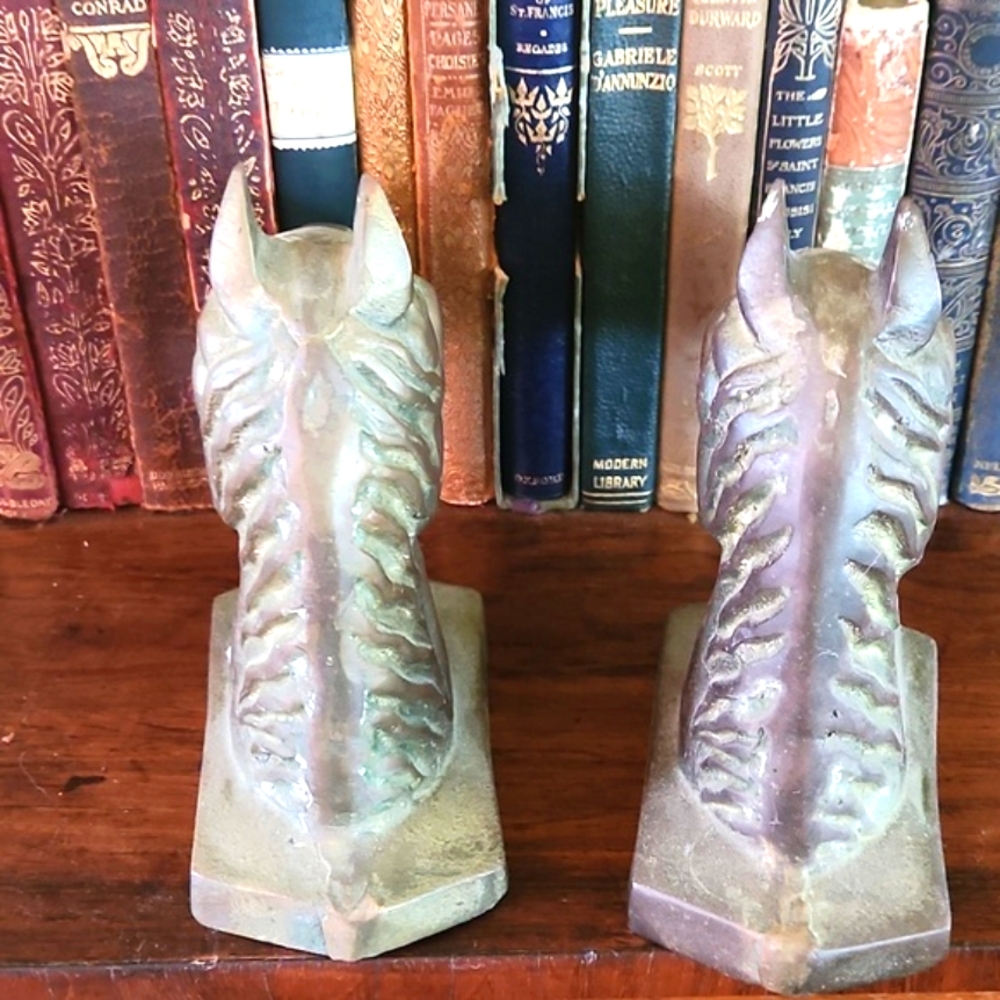 Mid-Century c.1950 Hollywood Regency English Pairing of Brass Horsehead Bookends - Picture 3 of 4
